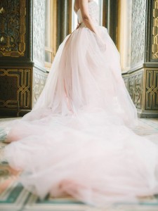  2016年の流行色"ローズ・クォーツ＆セレニティ"を取り入れた、結婚式のカラーコーディネート　で紹介している画像