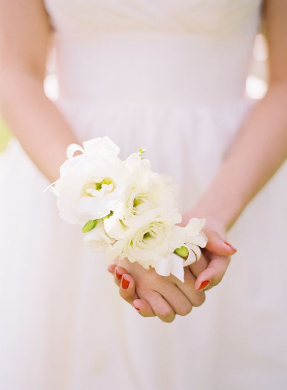  お花をまとう花嫁はもっと輝く☆フラワーアイテムの種類とスタイリングアイデア術　で紹介している画像