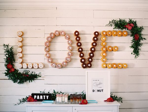 プレ花嫁さま必見！最新トレンド「Donut Walls（ドーナツウォール）」が流行の予感！ | Wedding Tips｜ウェディングのプロが