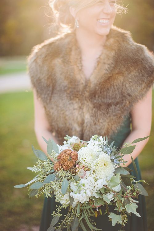  30代女性におすすめ♡秋冬の結婚式に着ていくお呼ばれドレス23選　で紹介している画像