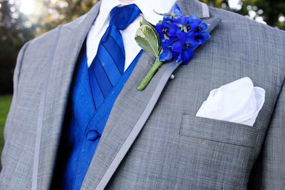  北川景子さんも着用＜テーマカラーレッスン＞ロイヤルブルーでコーディネートした結婚式アイディア　で紹介している画像