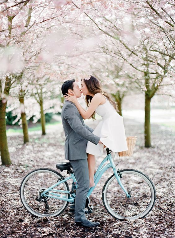  童話みたいな世界観。海外では定番の”お花をたっぷり乗せた自転車”がオシャレすぎる☆　で紹介している画像
