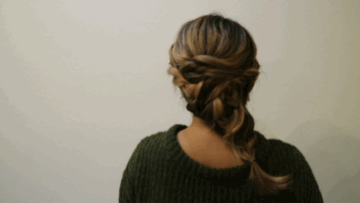  自分で簡単に出来るセルフヘアアレンジ動画三つ編みアップスタイル編〜ミディアム・ロング〜　で紹介している画像