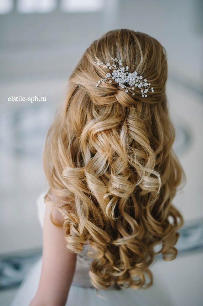  【ロングヘア】上品にフェミニンにハーフアップ♡結婚式の髪型　で紹介している画像