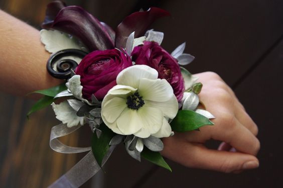  お花をまとう花嫁はもっと輝く☆フラワーアイテムの種類とスタイリングアイデア術　で紹介している画像