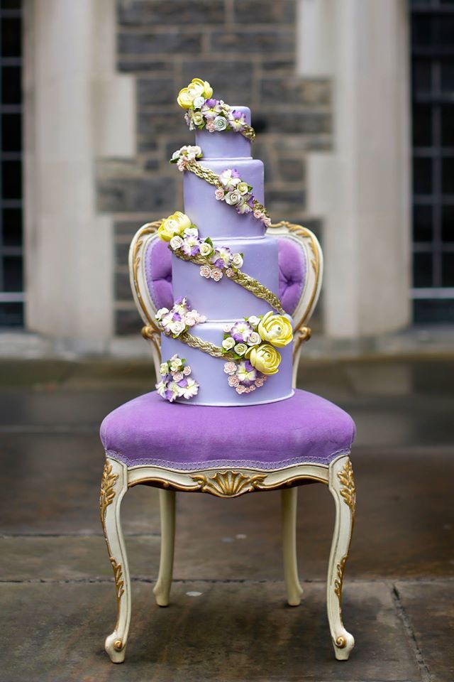 世界中から集めました♡ラプンツェルをテーマにしたウェディングケーキ　で紹介している画像