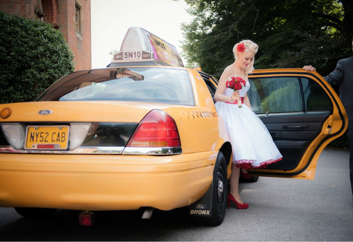 りゅうちぇるぺこの結婚式に学ぶアメリカンレトロスタイルウェディングの作り方 ドレス編 Wedding Tips ウェディングのプロが届ける 結婚式のアドバイス