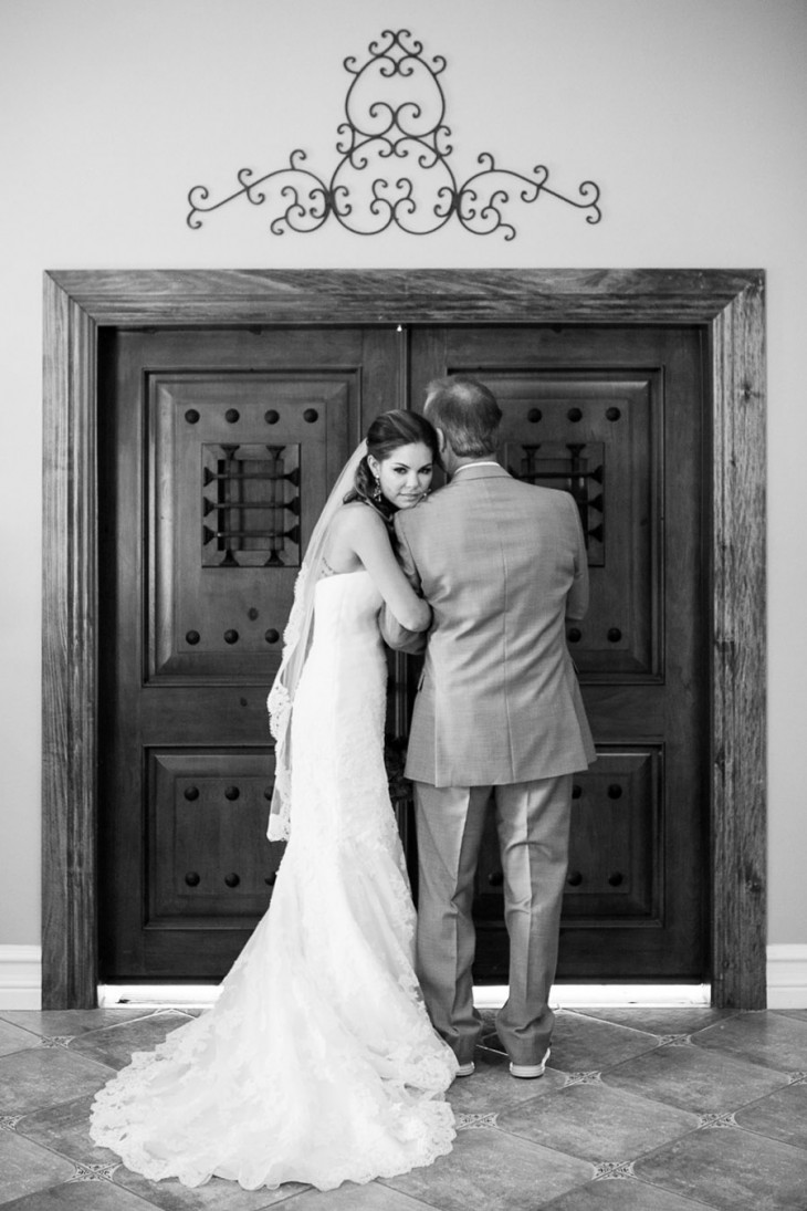 バージンロードのエスコート役について | Wedding Tips｜ウェディングのプロが届ける結婚式のアドバイス