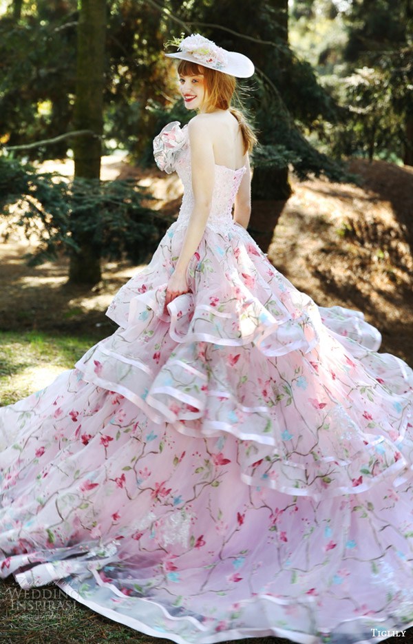 平愛梨さんはひまわりのドレスで愛を表現♡お色直しは［私らしいドレス］を！　で紹介している画像