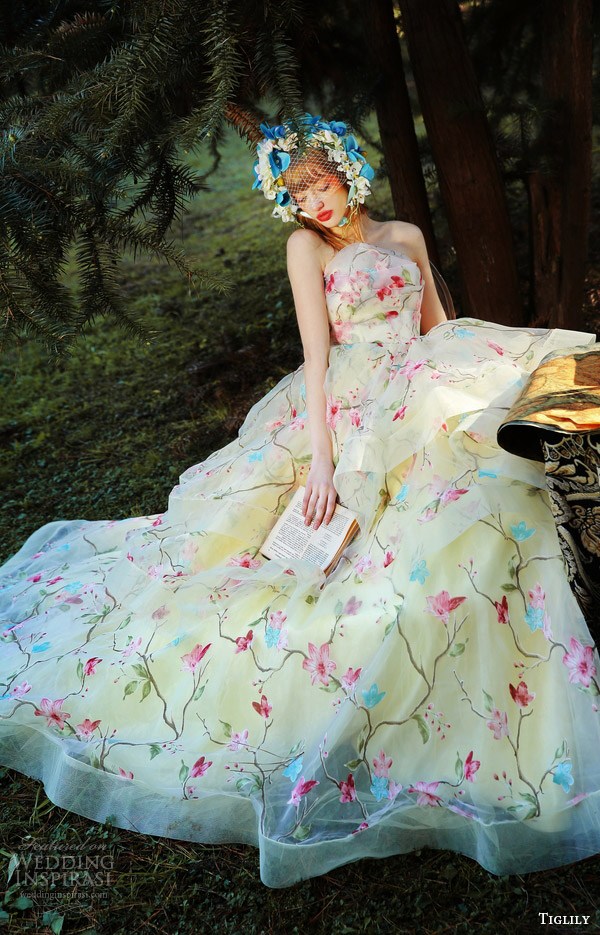  平愛梨さんはひまわりのドレスで愛を表現♡お色直しは［私らしいドレス］を！　で紹介している画像
