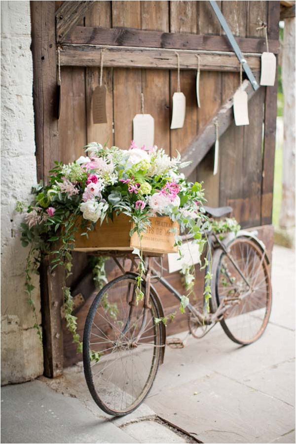  童話みたいな世界観。海外では定番の”お花をたっぷり乗せた自転車”がオシャレすぎる☆　で紹介している画像