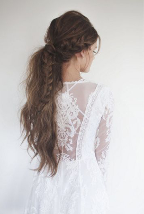  【ロングヘア】どんな顔立ちにもドレスにも似合うポニーテール♡結婚式の髪型　で紹介している画像