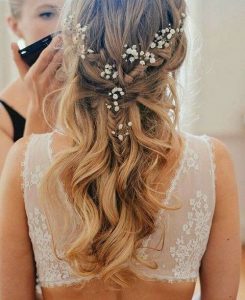  花嫁必見！とにかく可愛い♡ハーフアップのウェディングヘアアレンジ　で紹介している画像